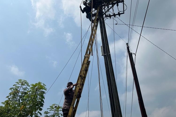 Lagi Perbaiki Instalasi Listrik,Teknisi PLN Tewas Tersetrum