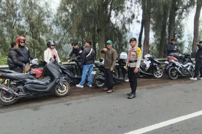 Warga Hadang Wisatawan Naik Motor Matic di Bromo, Ini Penyebabnya