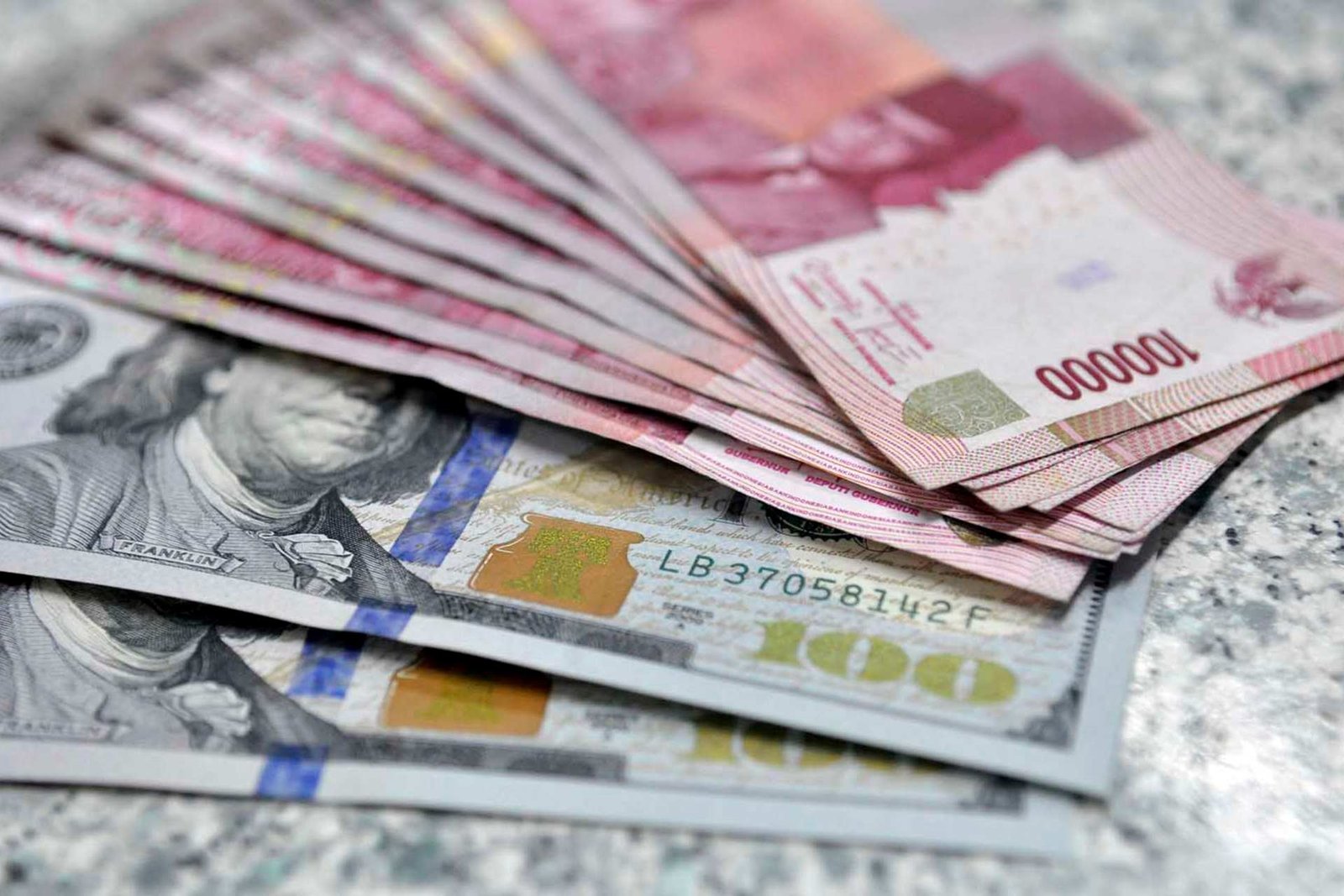 Rupiah Melemah di Awal Pekan, Apa Penyebab Utamanya?